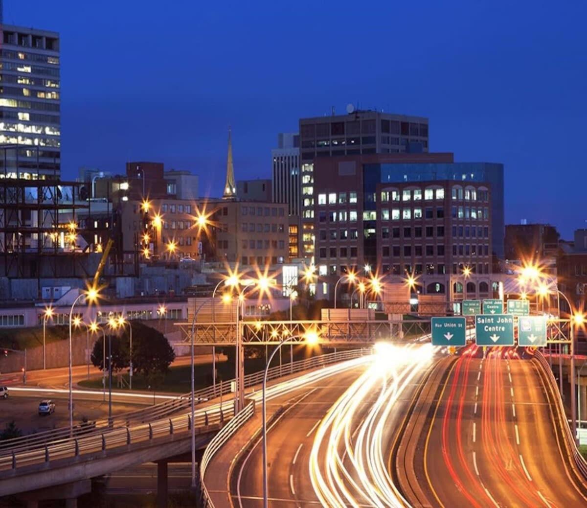 Bright Cozy Condo The Heart Of Uptown 2Bed Coffee & Tea Saint John Exteriör bild